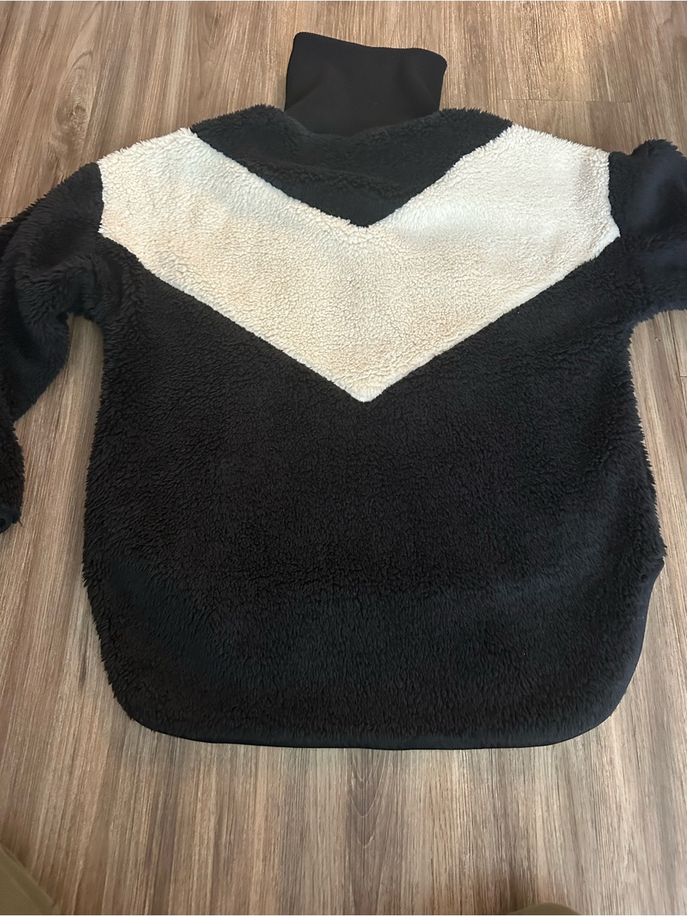 Varley Corson Sherpa Jacket - Black & Cream Chevron - Picture 11 of 13